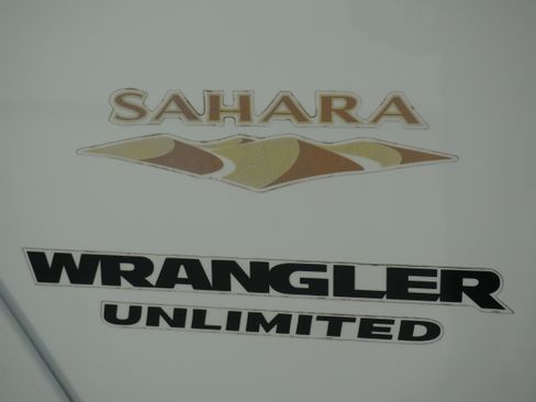 Used 2015 Jeep Wrangler Unlimited Sahara w/ Connectivity Group image 8