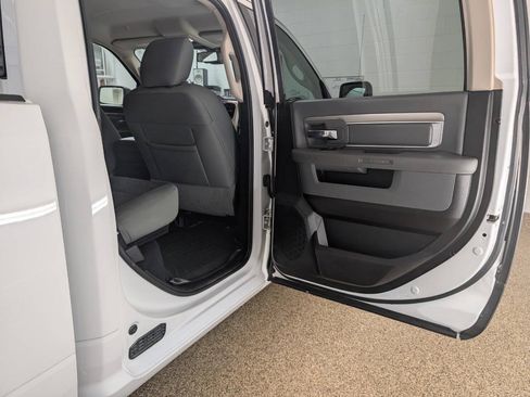 Used 2019 RAM 1500 Classic SLT w/ SLT Plus D←cor Group AWD/4WD image 15