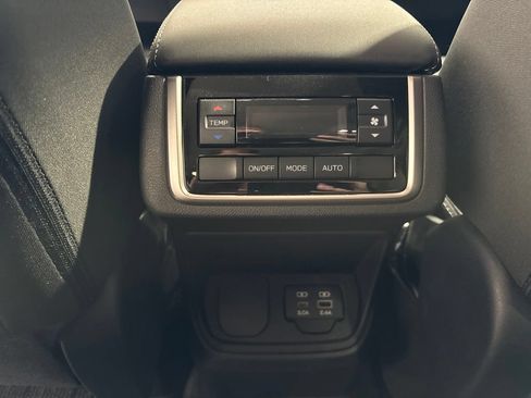 Used 2025 Subaru Ascent Premium AWD/4WD image 39