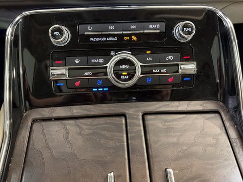 Used 2020 Lincoln Navigator Reserve w/ Luxury Package RWD image 20