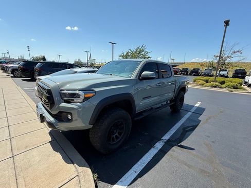 Used 2022 Toyota Tacoma TRD Off-Road AWD/4WD image 1
