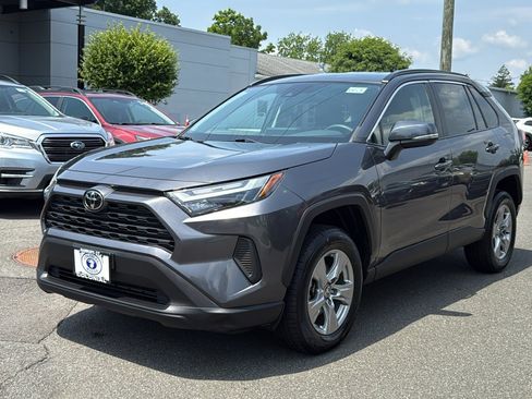 Used 2024 Toyota RAV4 XLE AWD/4WD image 3