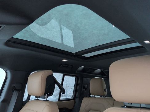 New 2026 Land Rover Defender 110 X-Dynamic SE image 19