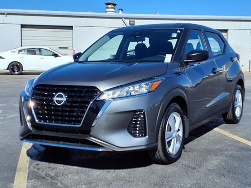 Certified 2025 Nissan Kicks Play S image 2