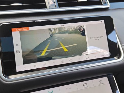 Used 2018 Land Rover Range Rover Velar R-Dynamic SE AWD/4WD image 35