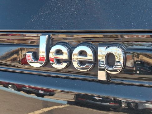 Used 2023 Jeep Grand Cherokee Overland image 31