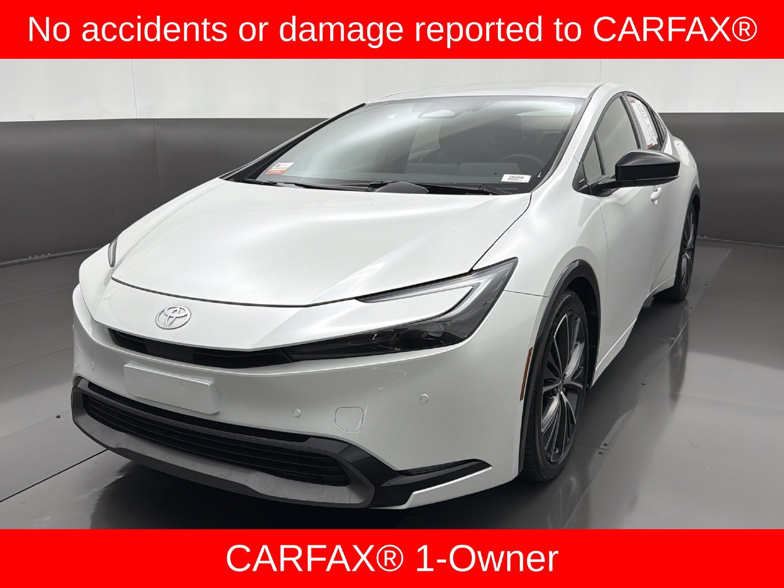 Certified 2025 Toyota Prius XLE FWD image 3