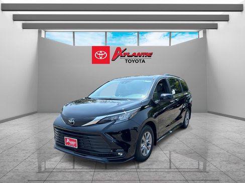 New 2026 Toyota Sienna XLE FWD image 1