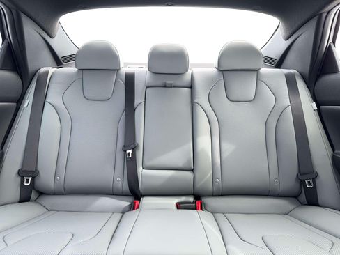 New 2026 Hyundai Elantra Limited FWD image 35