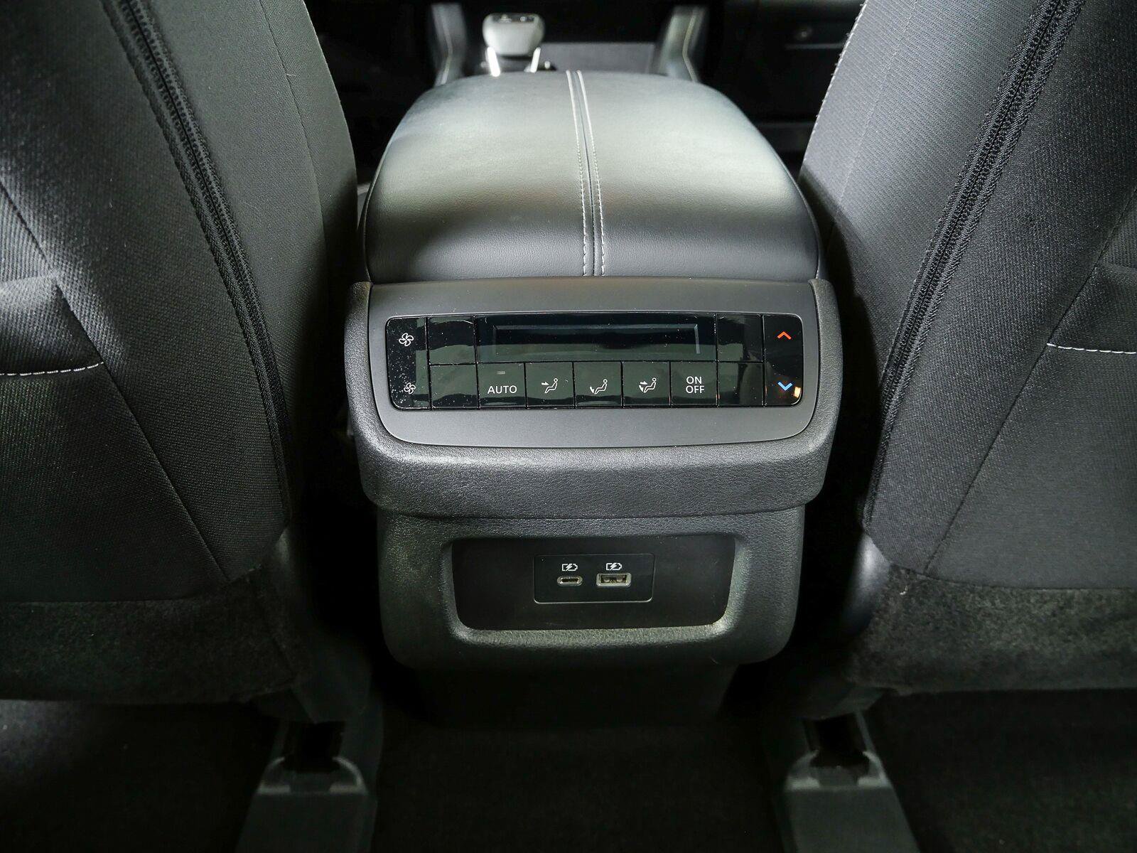 Used 2023 Nissan Pathfinder SV w/ SV Premium Package FWD image 18