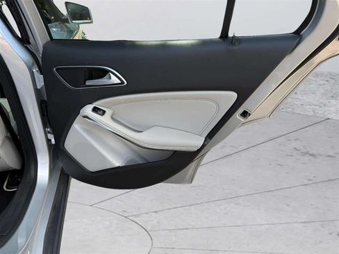 Used 2019 Mercedes-Benz GLA 250 4MATIC image 26