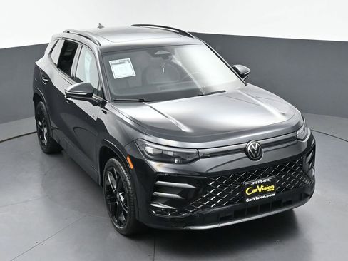 Used 2025 Volkswagen Tiguan SE R-Line AWD/4WD image 39