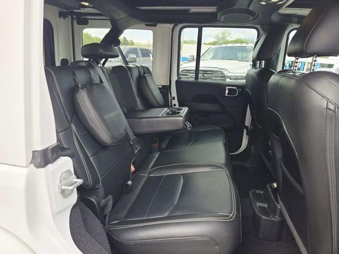 Used 2023 Jeep Wrangler Unlimited Sahara w/ Cold Weather Group image 19