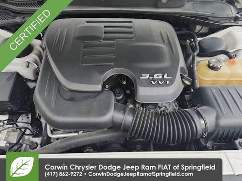 Used 2016 Dodge Challenger SXT image 31