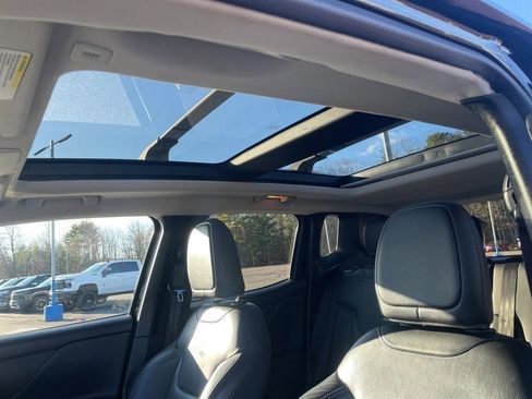 Used 2018 Jeep Renegade Limited w/ UConnect 8.4 Nav Group image 30