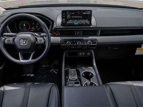 New 2025 Honda Pilot Touring image 34