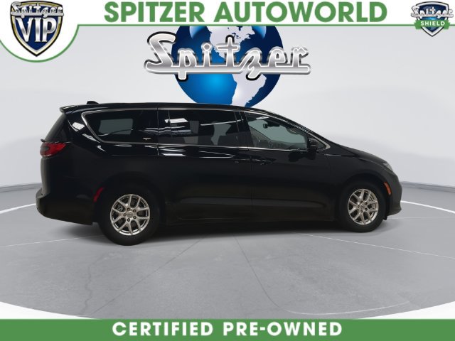 Used 2024 Chrysler Pacifica Touring-L FWD image 11