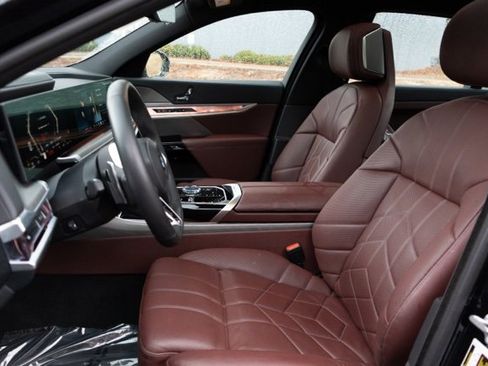 Used 2023 BMW 740i 740i w/ Executive Package image 26