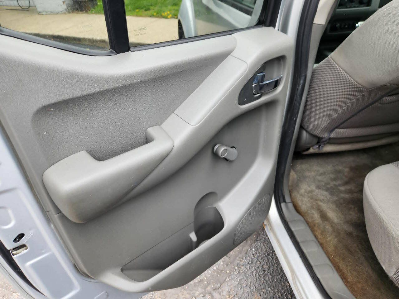 Used 2011 Nissan Frontier S AWD/4WD image 12