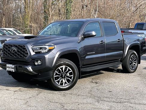 Used 2022 Toyota Tacoma TRD Sport w/ Technology Package AWD/4WD image 3