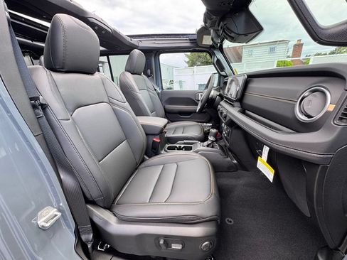 New 2026 Jeep Wrangler Unlimited Sahara AWD/4WD image 18