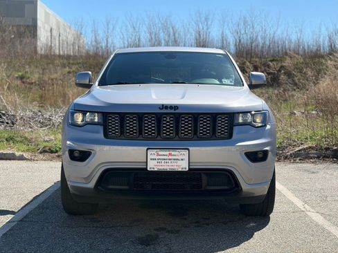 Used 2019 Jeep Grand Cherokee Altitude image 3