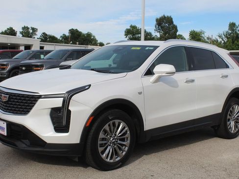 Used 2024 Cadillac XT4 Premium Luxury AWD/4WD image 3