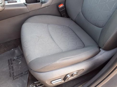 Used 2022 Toyota RAV4 XLE image 14