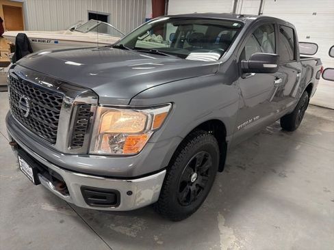 Used 2018 Nissan Titan SV w/ SV Convenience Package AWD/4WD image 3