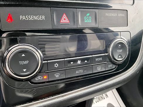 Used 2018 Mitsubishi Outlander SE AWD/4WD image 20