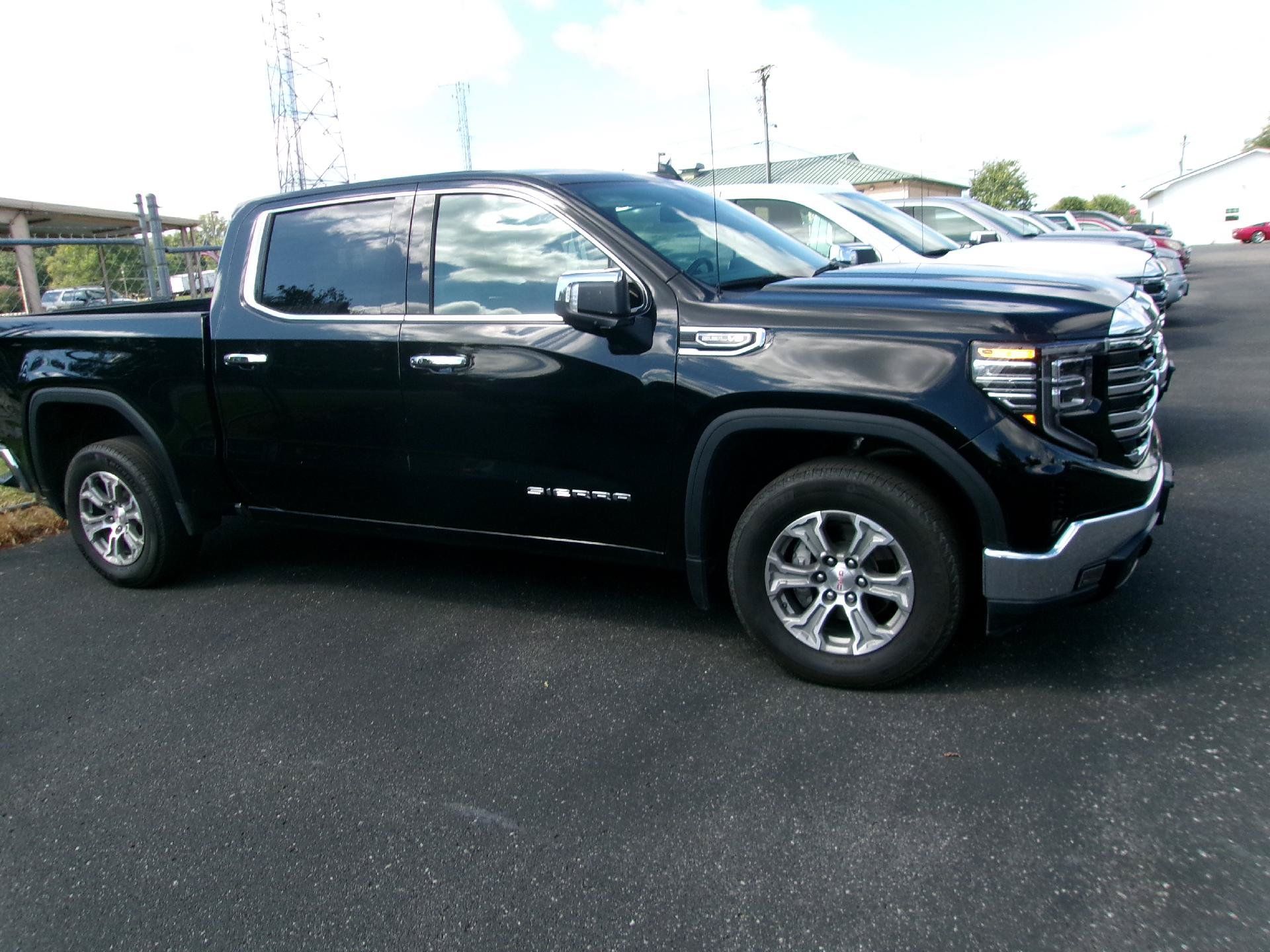 Used 2025 GMC Sierra 1500 SLT RWD image 3