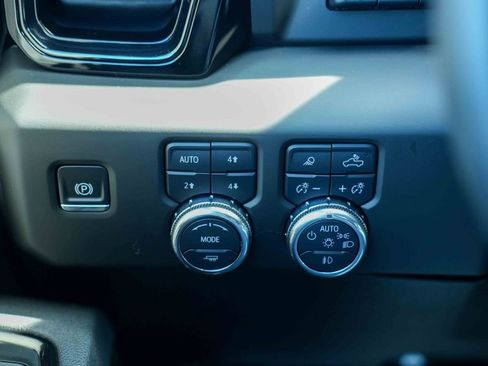 Used 2025 GMC Sierra 2500 AT4 w/ AT4 Premium Plus Package AWD/4WD image 27