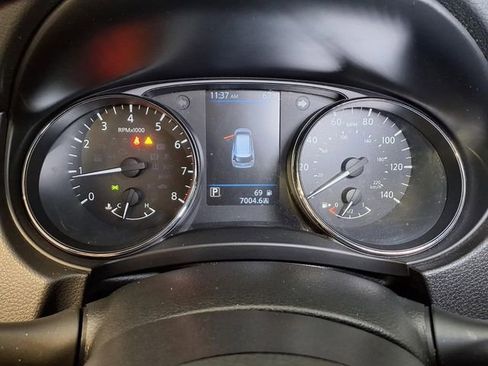 Used 2019 Nissan Rogue SV w/ Premium Package image 14