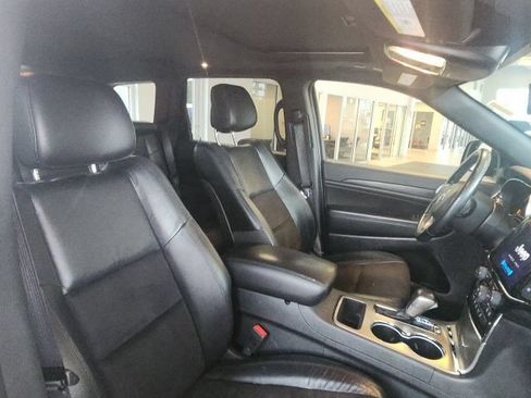 Used 2021 Jeep Grand Cherokee Laredo X AWD/4WD image 13