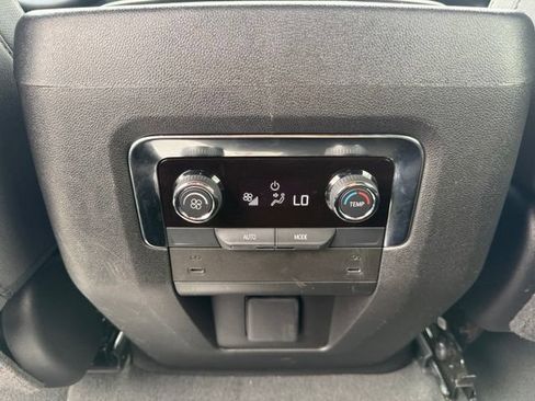 Used 2025 Chevrolet Suburban LS RWD image 23