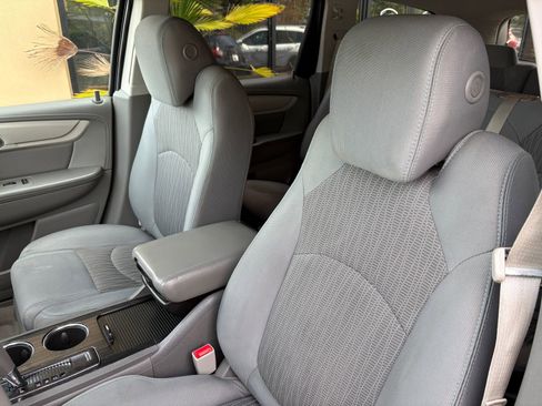 Used 2017 Chevrolet Traverse LT FWD image 15