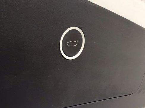 Used 2018 Tesla Model X 75D image 12