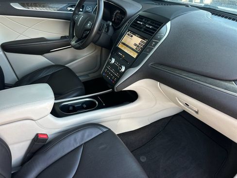 Used 2019 Lincoln MKC Reserve FWD image 16
