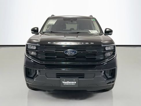 Used 2025 Ford Expedition Active AWD/4WD image 2