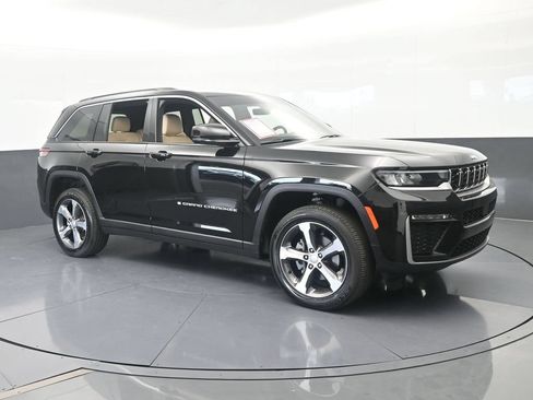 Used 2026 Jeep Grand Cherokee Limited RWD image 8