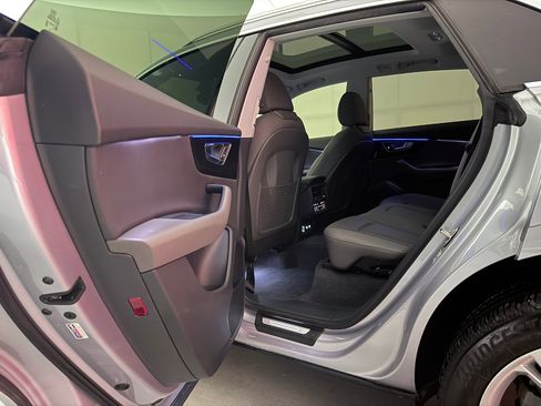 Used 2019 Audi Q8 Premium Plus image 21