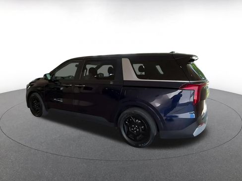 Used 2026 Kia Carnival FWD image 8