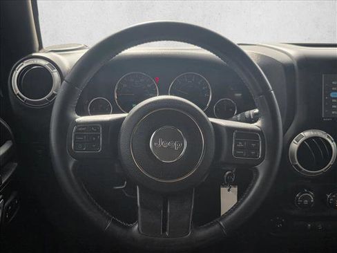 Used 2017 Jeep Wrangler Unlimited Rubicon w/ Connectivity Group AWD/4WD image 18