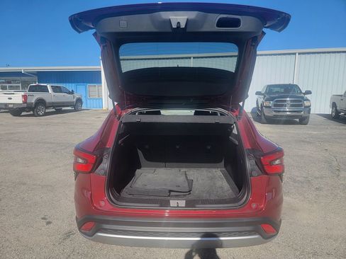 Used 2025 Chevrolet Trax LT w/ LT Convenience Package FWD image 10