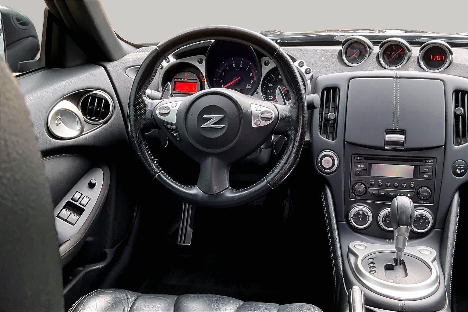 Used 2017 Nissan 370Z Coupe RWD image 6