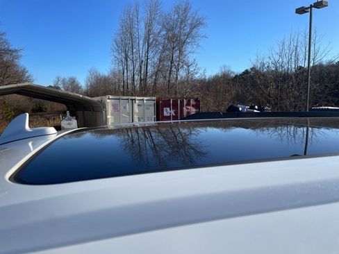 Used 2023 Ford Expedition XLT image 5