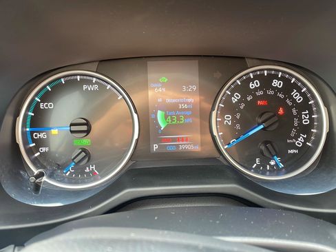 Used 2021 Toyota RAV4 LE image 26