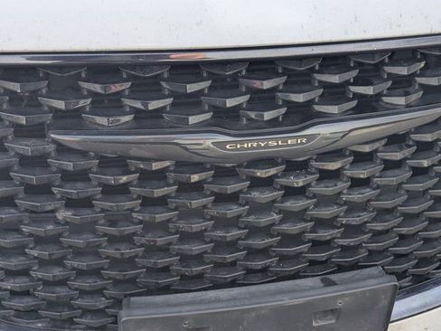 Used 2022 Chrysler 300 Touring w/ Sport Appearance Package image 11