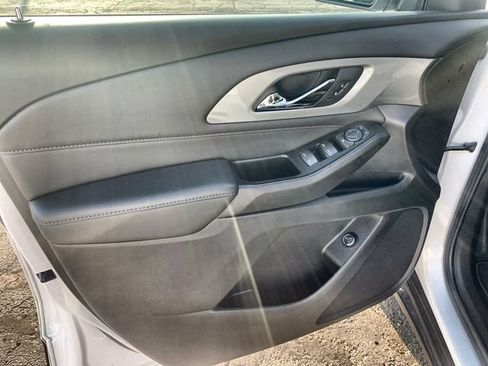 Certified 2023 Chevrolet Traverse LT FWD image 21