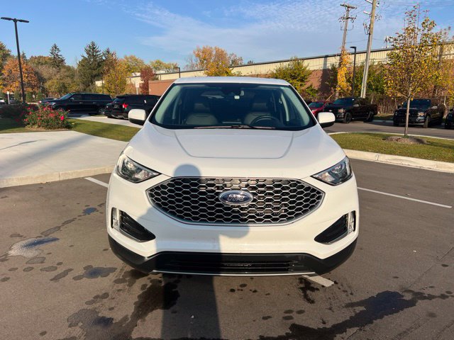 Used 2024 Ford Edge SEL w/ Convenience Package AWD/4WD image 2